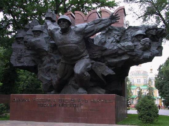 گرامیداشت کشته شدگان جنگ در مراکز مختلف کشورهای دنیا