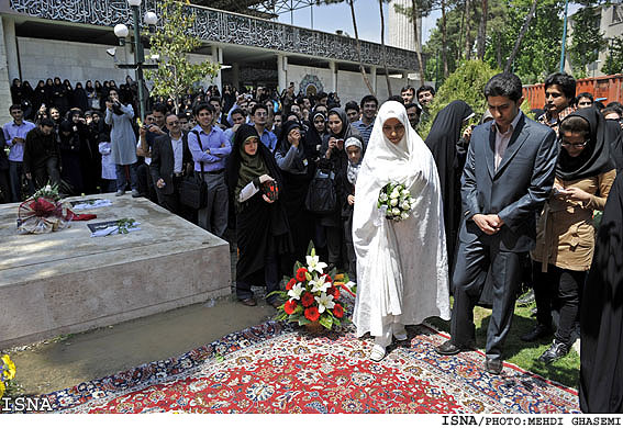 مراسم عقد در جوار شهدا