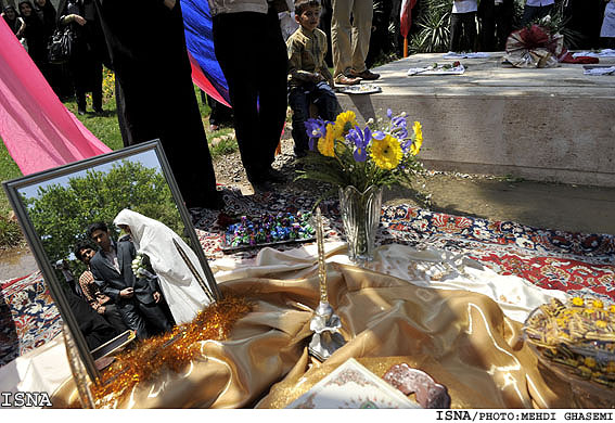 مراسم عقد در جوار شهدا