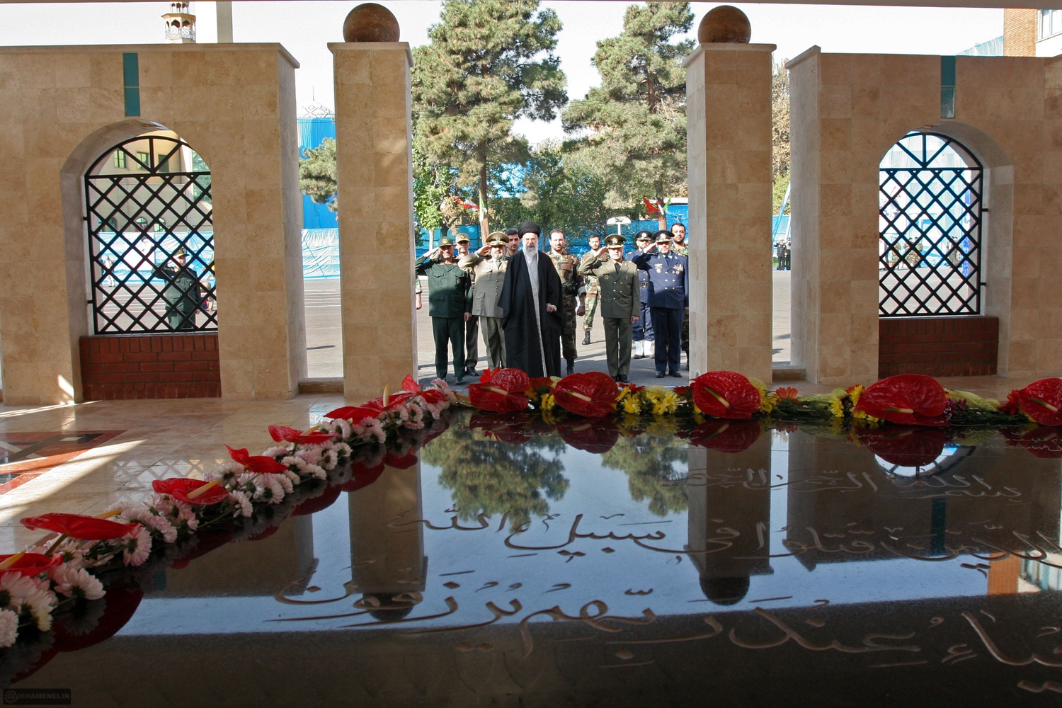 حضور فرمانده کل قوا در جوار شهدای گمنام دانشگاه هوایی شهید ستاری