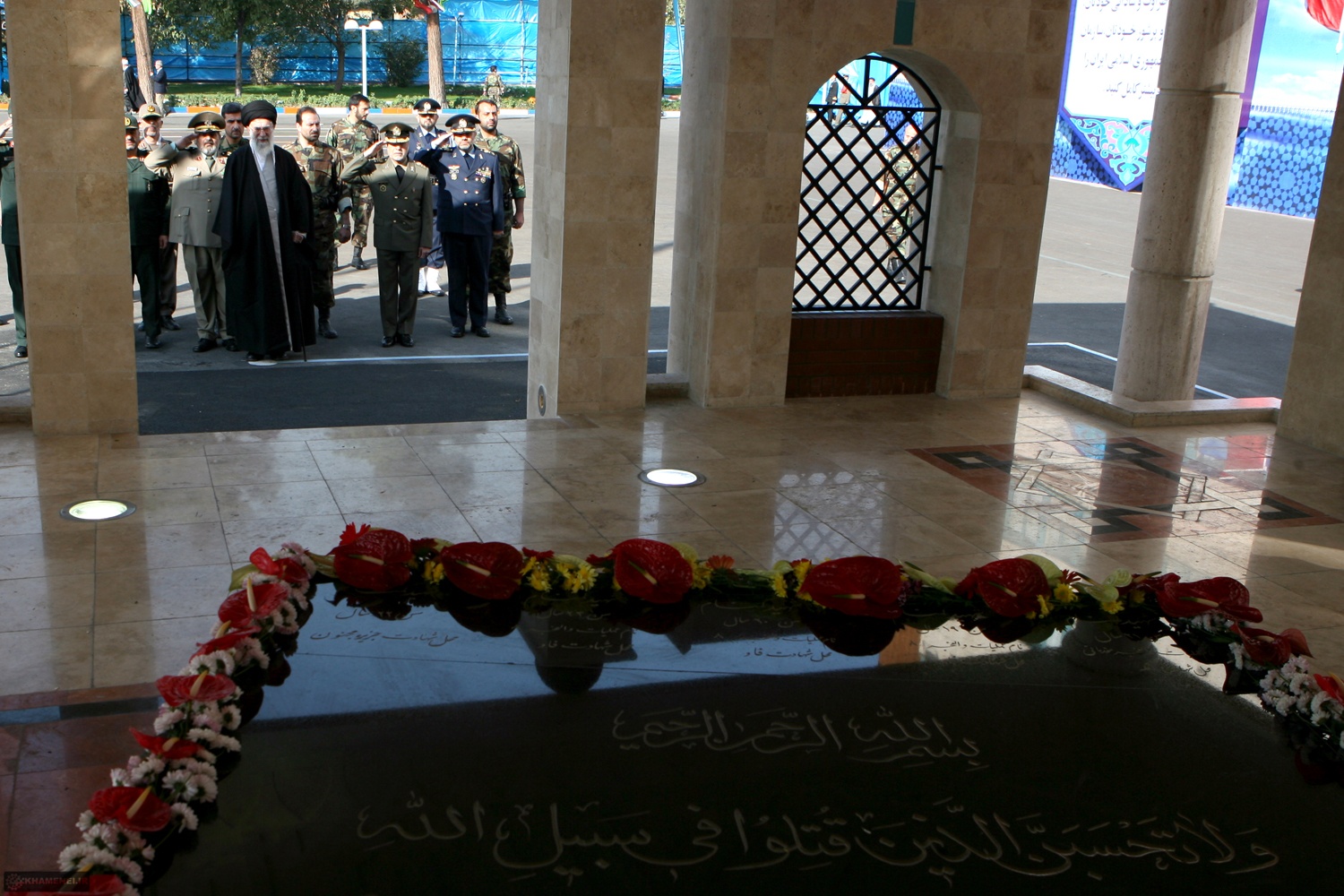 حضور فرمانده کل قوا در جوار شهدای گمنام دانشگاه هوایی شهید ستاری