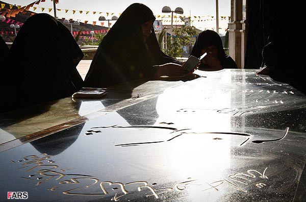 غبار روبی مزار شهدای گمنام شهر جدید پرند