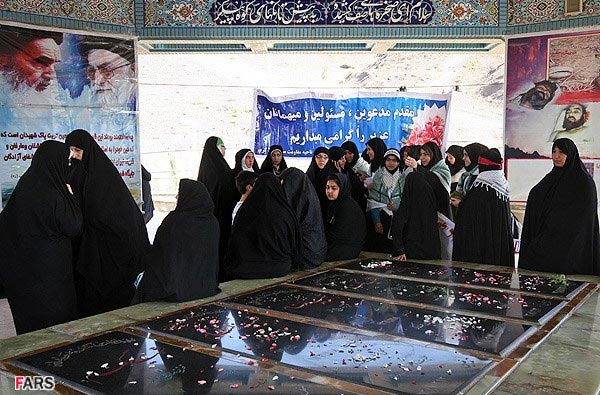 غبار روبی مزار شهدای گمنام شهر جدید پرند