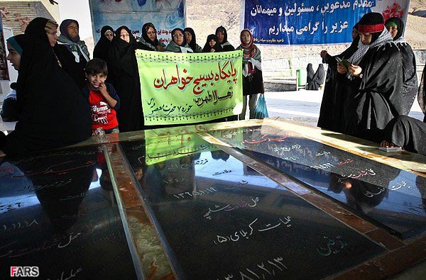 غبار روبی مزار شهدای گمنام شهر جدید پرند