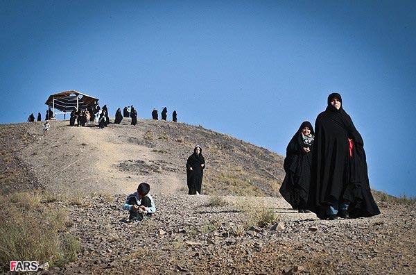 غبار روبی مزار شهدای گمنام شهر جدید پرند