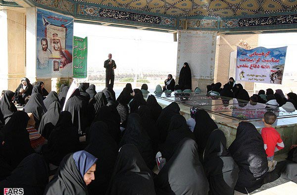 غبار روبی مزار شهدای گمنام شهر جدید پرند