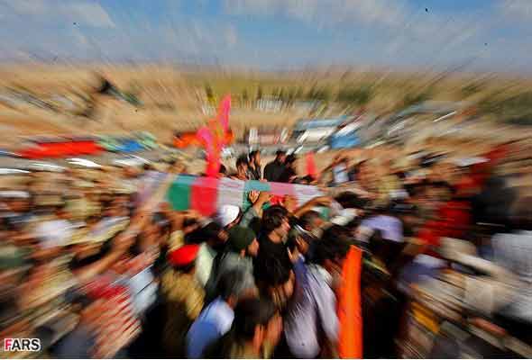 تشییع و خاکسپاری دو شهید گمنام در سومار