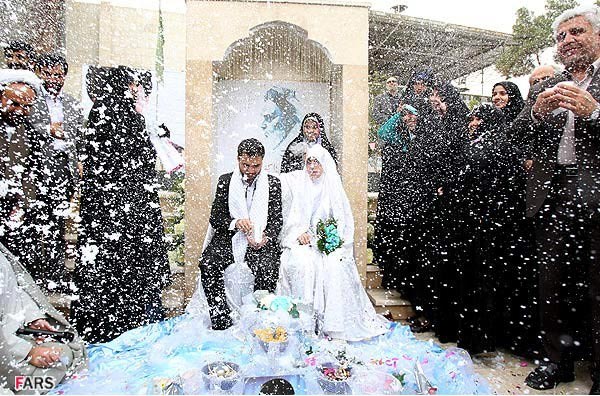 عقد آسمانی در جوار قبور شهدای گمنام