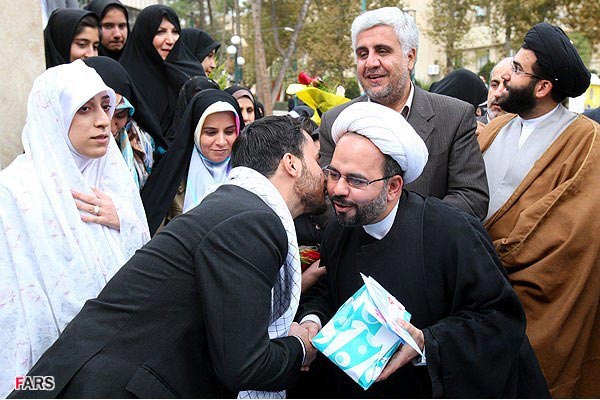 عقد آسمانی در جوار قبور شهدای گمنام