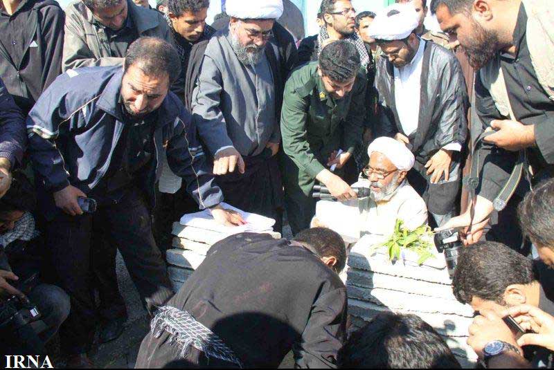 تشییع و خاکسپاری دو شهید گمنام در بندر گناوه-بوشهر