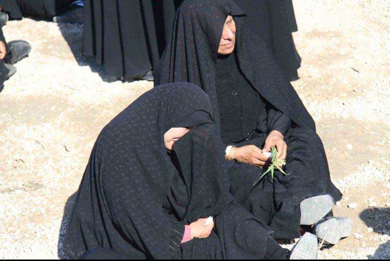 تشییع و خاکسپاری دو شهید گمنام در بندر گناوه-بوشهر