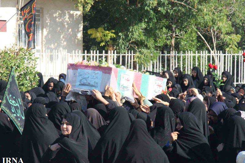 تشییع و خاکسپاری دو شهید گمنام در بندر گناوه-بوشهر