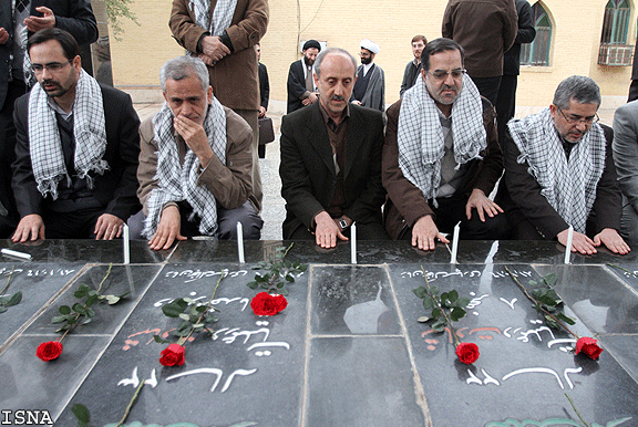 احترام معاونین فرهنگی جهاد دانشگاهی به شهدای گمنام