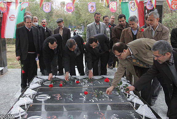 احترام معاونین فرهنگی جهاد دانشگاهی به شهدای گمنام