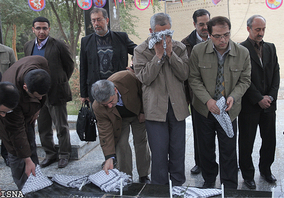 احترام معاونین فرهنگی جهاد دانشگاهی به شهدای گمنام