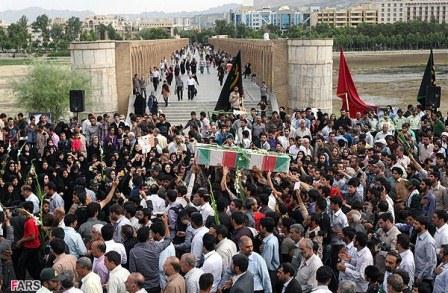 تشییع پیکر هفت شهید دفاع مقدس در اصفهان