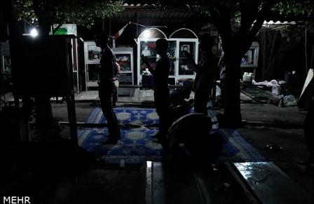 افطاری در جوار مزار شهدای گمنام