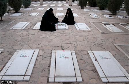 افطاری در جوار مزار شهدای گمنام