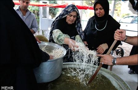 افطاری در جوار مزار شهدای گمنام