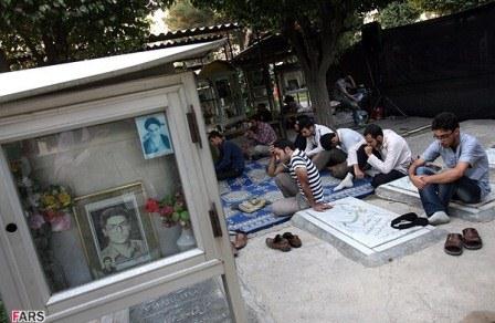 افطاری در جوار مزار شهدای گمنام