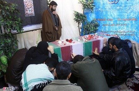 وداع طلاب مدرسه معصومین قم با شهدا