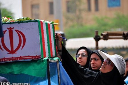 تشییع و خاکسپاری شهدای گمنام در دانشگاه آزاد آبادان