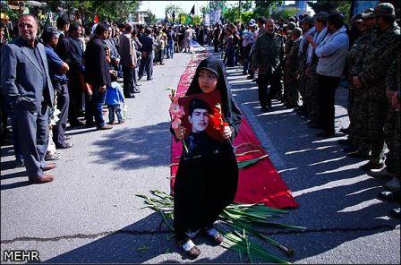 تشییع و خاکسپاری شهدای گمنام در دانشگاه آزاد تاکستان