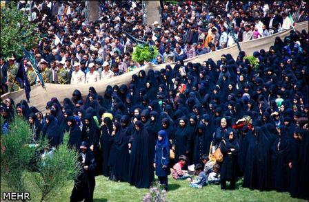 تشییع و خاکسپاری شهدای گمنام در دانشگاه آزاد تاکستان