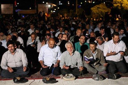 مراسم استقبال از ماه مبارک رمضان در جوار مزار شهدای گمنام تپه نورالشهدا قزوین