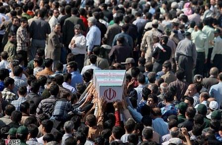 تشییع و خاکسپاری دو شهید گمنام در شهر اقبالیه قزوین