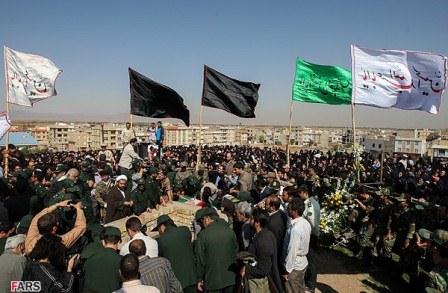 تشییع و خاکسپاری دو شهید گمنام در شهر اقبالیه قزوین