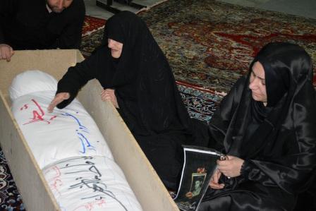 دیدار مادر شهید صبوری با فرزندش بعد از 31 سال