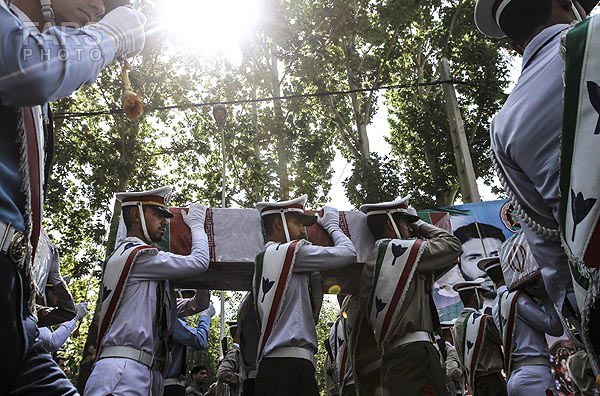 تشییع و خاکسپاری سه شهید گمنام در تهران