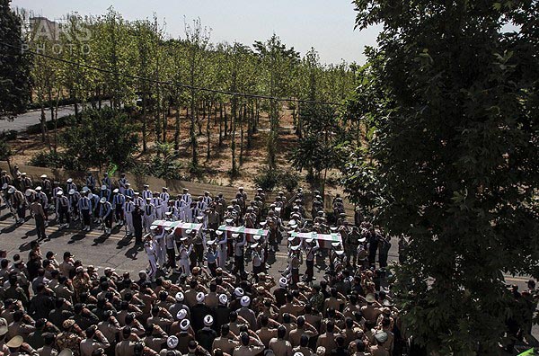 تشییع و خاکسپاری سه شهید گمنام در تهران