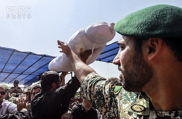 تشییع و خاکسپاری سه شهید گمنام در تهران