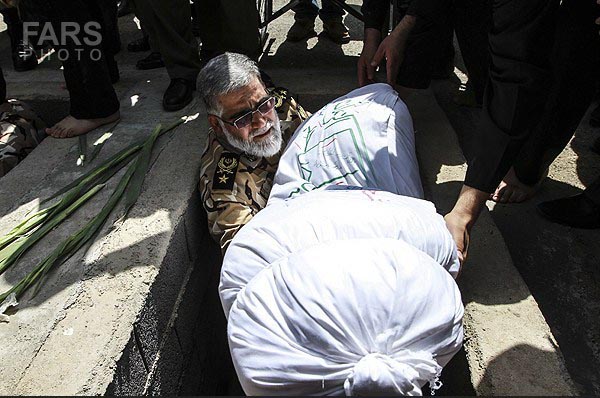 تشییع و خاکسپاری سه شهید گمنام در تهران