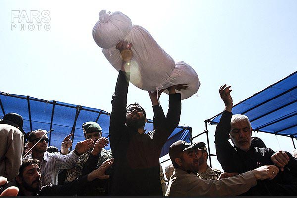 تشییع و خاکسپاری سه شهید گمنام در تهران