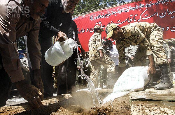 تشییع و خاکسپاری سه شهید گمنام در تهران