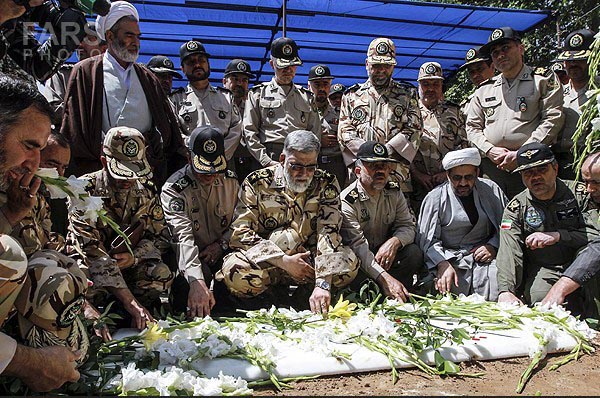 تشییع و خاکسپاری سه شهید گمنام در تهران