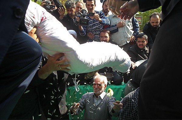 تشییع و خاکسپاری شهدای گمنام در بازار تهران