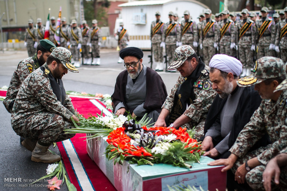 تشییع پیکر دو شهید گمنام در قرارگاه پدافند هوایی