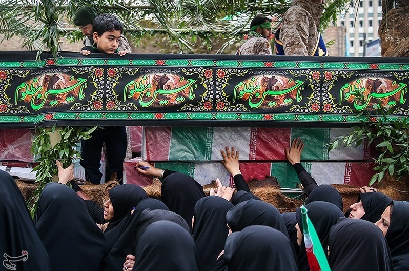 تشییع شهدای گمنام در روز عاشورا