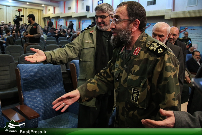 تقدیر از خانواده ۱۰ شهید و ۵ جانباز تفحص در یادواره «جست‌وجوگران نور»