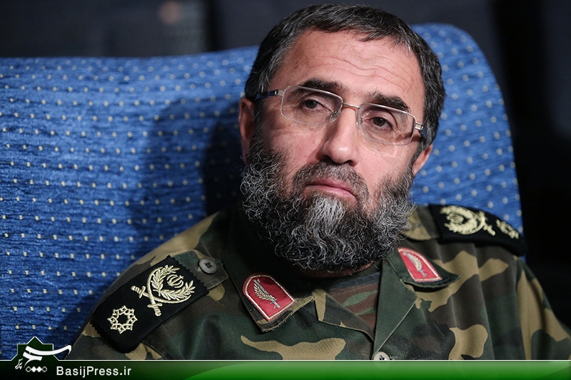 تقدیر از خانواده ۱۰ شهید و ۵ جانباز تفحص در یادواره «جست‌وجوگران نور»