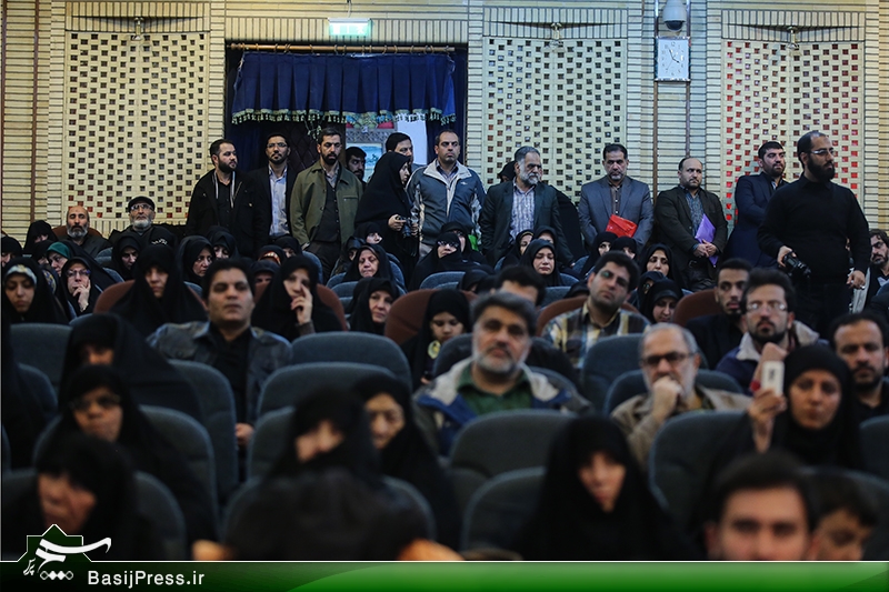 تقدیر از خانواده ۱۰ شهید و ۵ جانباز تفحص در یادواره «جست‌وجوگران نور»