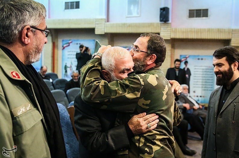 تقدیر از خانواده ۱۰ شهید و ۵ جانباز تفحص در یادواره «جست‌وجوگران نور»