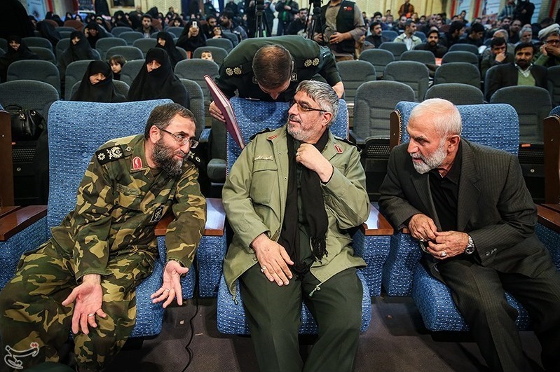 تقدیر از خانواده ۱۰ شهید و ۵ جانباز تفحص در یادواره «جست‌وجوگران نور»