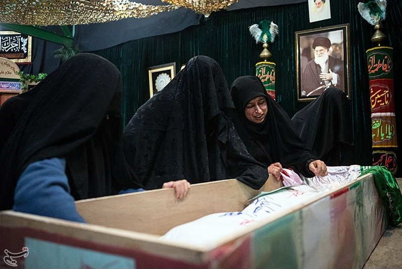 دیدار خانواده شهید هاشم خلیلی با فرزندانشان