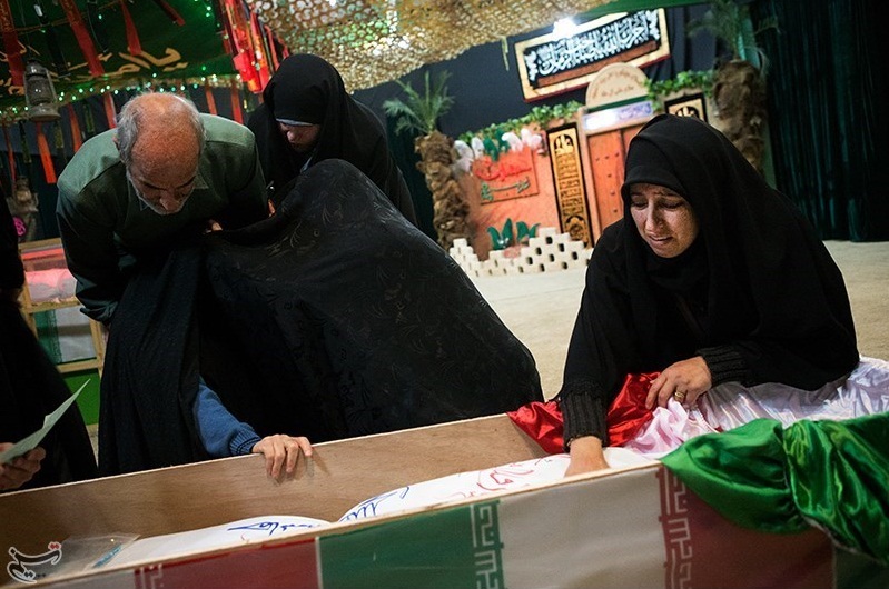 دیدار خانواده شهید هاشم خلیلی با فرزندانشان