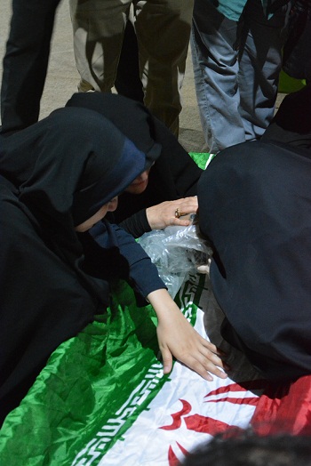 اولین دیدار خانواده شهید سودی با فرزندش شهیدشان 4